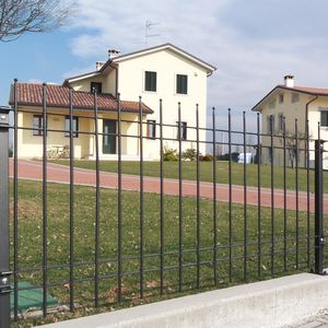 clôture à barreaux