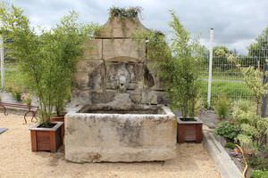 fontaine de jardin / publique / en pierre / classique