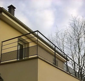 balcon grillagé