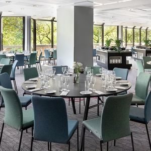 table contemporaine