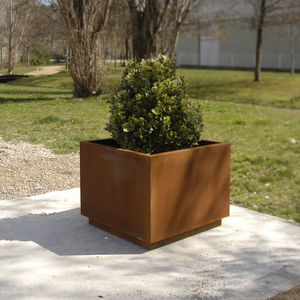 jardinière en acier