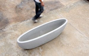 jardinière en béton / ovale / contemporaine / pour espace public