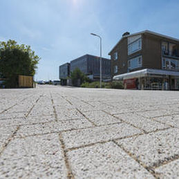 pavé en béton / carrossable / pour piétons / d'extérieur