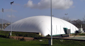 structure gonflable pour terrain de tennis