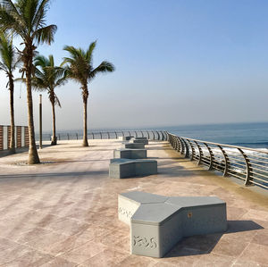 banc public contemporain