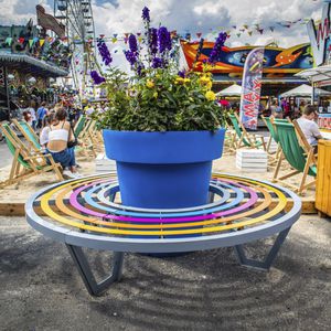 banc public avec jardinière intégrée