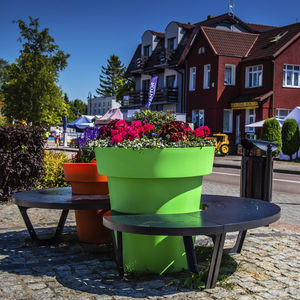 banc public avec jardinière intégrée