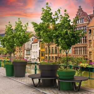 banc public avec jardinière intégrée