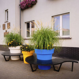 banc public avec jardinière intégrée