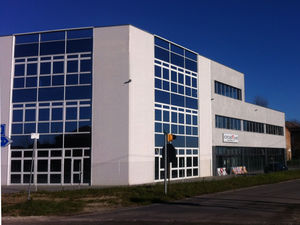 mur-rideau ossature autoportante / en verre