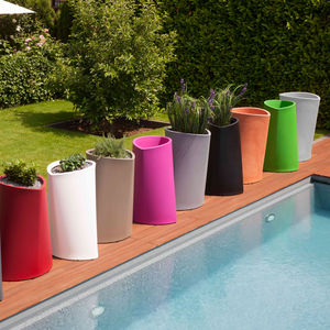 pot de jardin en polyéthylène rotomoulé