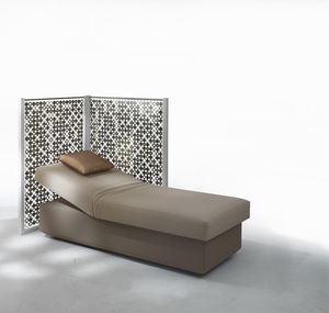 chaise longue contemporaine / en tissu / en simili cuir / pour centre de bien-être