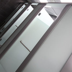 cabine sanitaire en verre