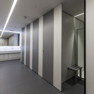 cabine sanitaire en verre