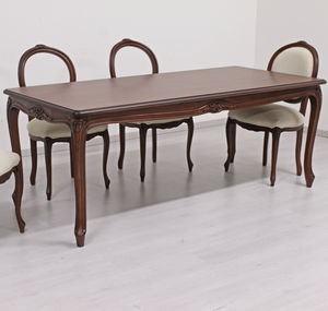 table à manger de style Louis XV