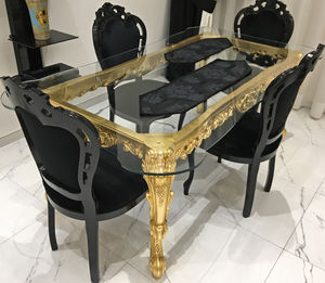 table à manger de style Louis XV