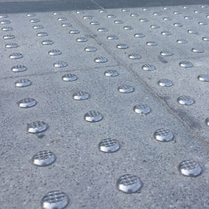 clou podotactile en acier inox 1