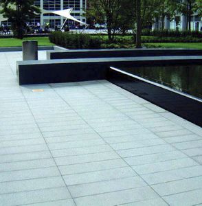 carrelages d'extérieur / pour sols / en granit / flammés