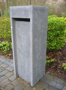 boîte aux lettres sur pied