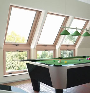 fenêtre de toit en bois