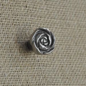 bouton de meuble classique