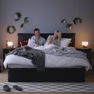 lit double / contemporain / tapissé / avec tête de lit tapissée
