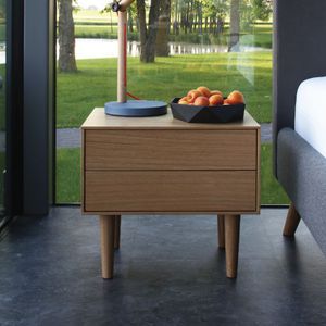 table de chevet contemporaine / en chêne / en noyer / avec piètement en chêne