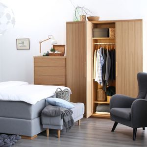 armoire contemporaine / en bois laqué / en chêne / en noyer