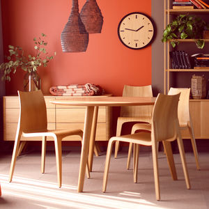 table à manger contemporaine / en chêne / en noyer / en bois massif