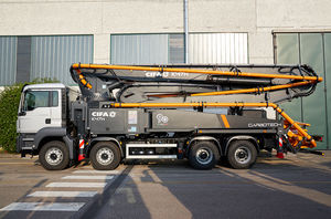 pompe à béton mobile / montée sur camion