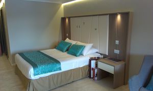 chambre d'hôtel contemporaine