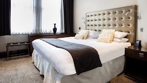 chambre d'hôtel contemporaine