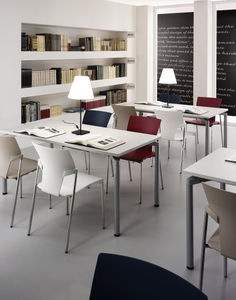 chaise de bureau contemporaine / empilable / ergonomique / en bois