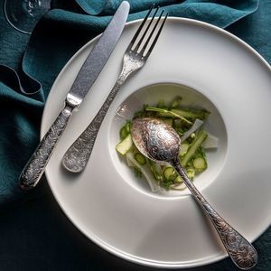 couteau de table avec lame en acier