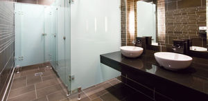 cabine sanitaire pour toilettes pour sanitaire public / en aluminium