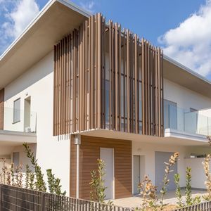 brise-soleil en bois composite