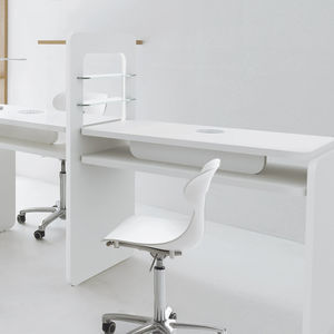 table de manucure avec éclairage intégré 1