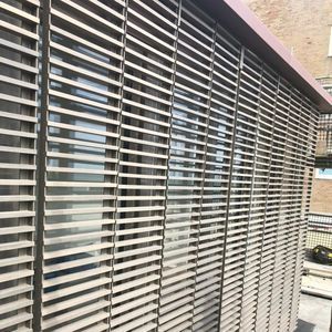 brise-soleil en métal