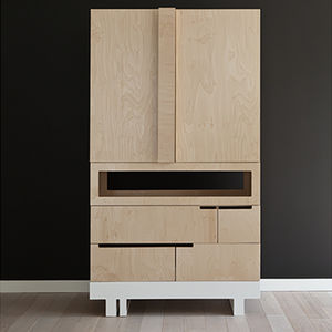 armoire contemporaine / en bouleau / à porte battante / à tiroir