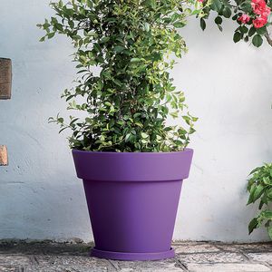 pot de jardin en polyéthylène rotomoulé