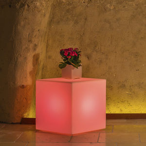 jardinière en polyéthylène / carrée / lumineuse / contemporaine