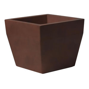 pot de jardin en polyéthylène rotomoulé 1