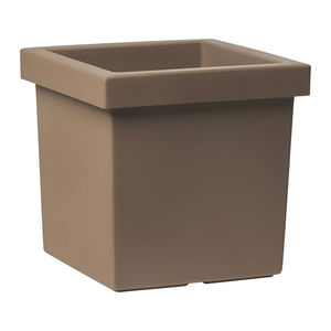 pot de jardin en polyéthylène rotomoulé