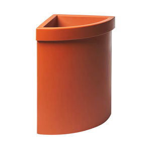 pot de jardin en polyéthylène rotomoulé