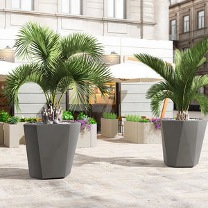 pot de jardin en polyéthylène rotomoulé 1