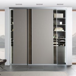armoire contemporaine / en bois / en verre / à porte coulissante