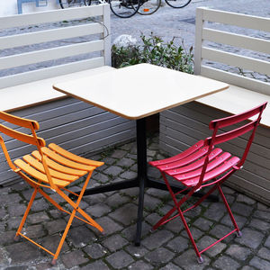 table contemporaine