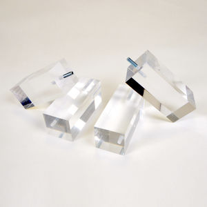 pied de lit en Plexiglas® 1