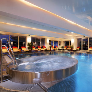 piscine à débordement