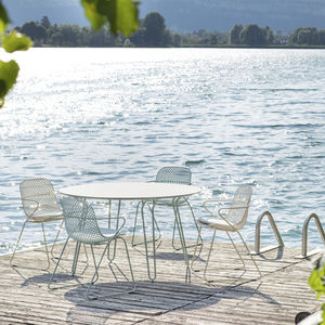 chaise contemporaine / avec accoudoirs / empilable / luge